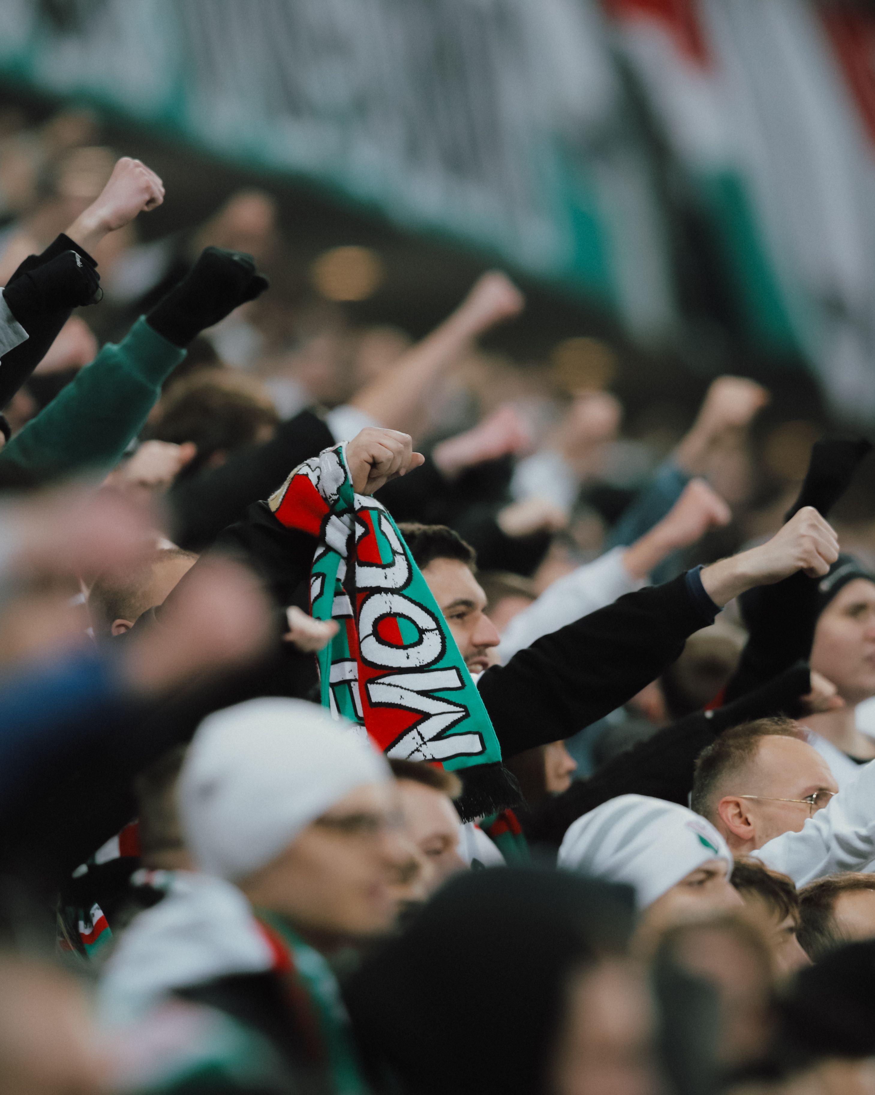 KLASYK NA ŁAZIENKOWSKIEJ! Trwa sprzedaż biletów na mecz z Lechem Poznań. #ChodźNaLegię!