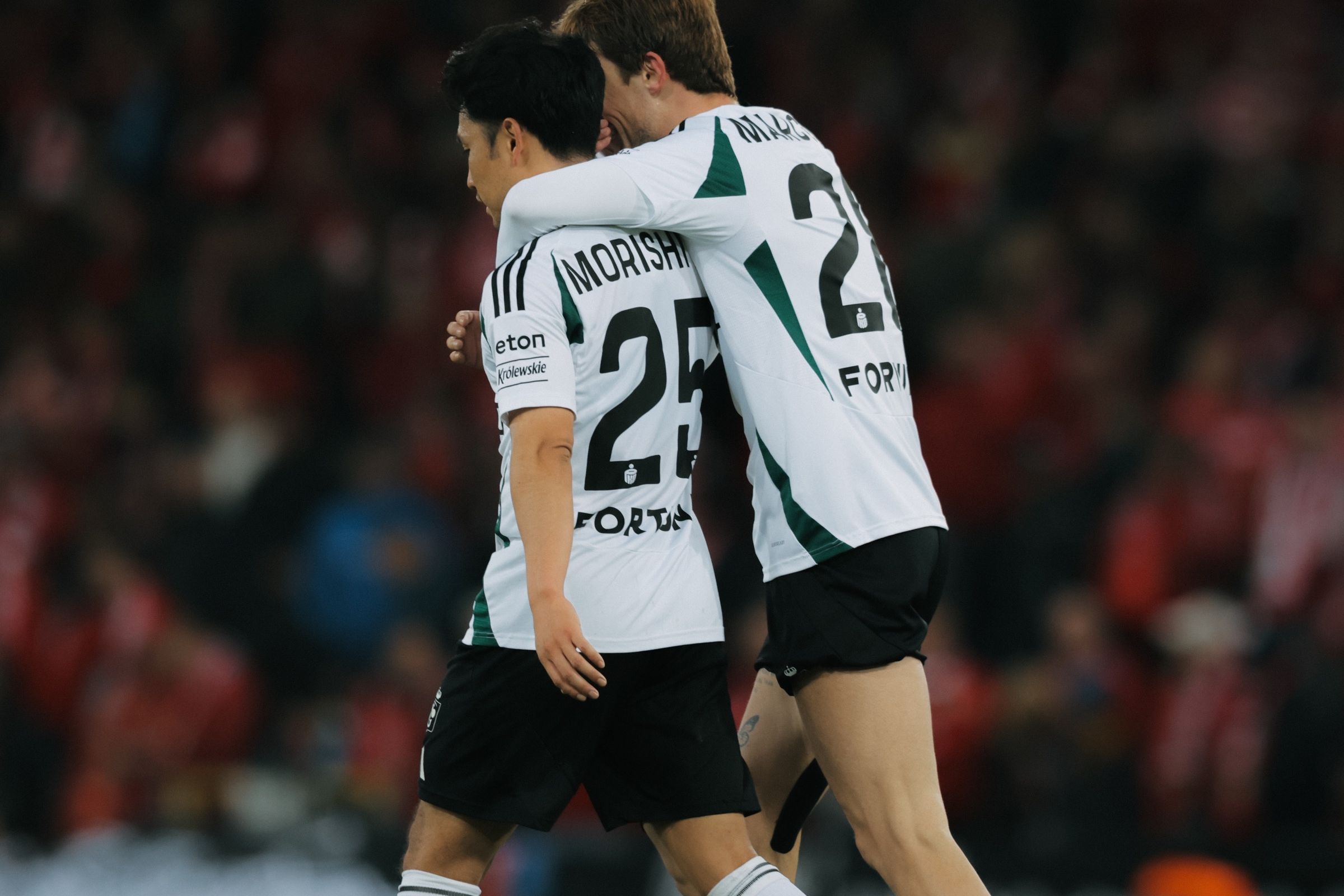 Hiszpańsko-japoński duet na wagę trzech punktów! Kulisy meczu z Widzewem [WIDEO]