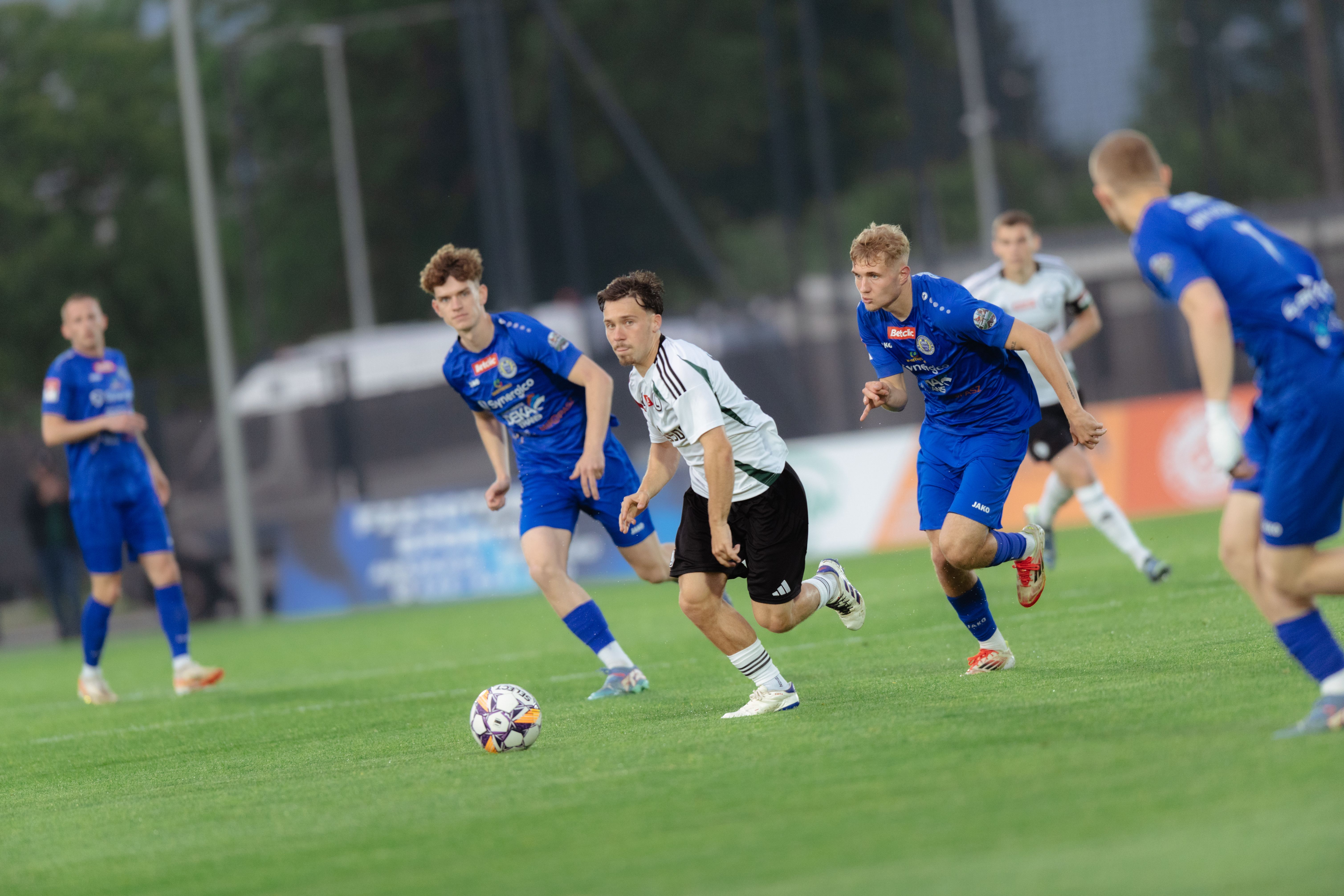 Zapewnione baraże i bezbramkowy remis z liderem. Unia Skierniewice - Legia II Warszawa 0:0