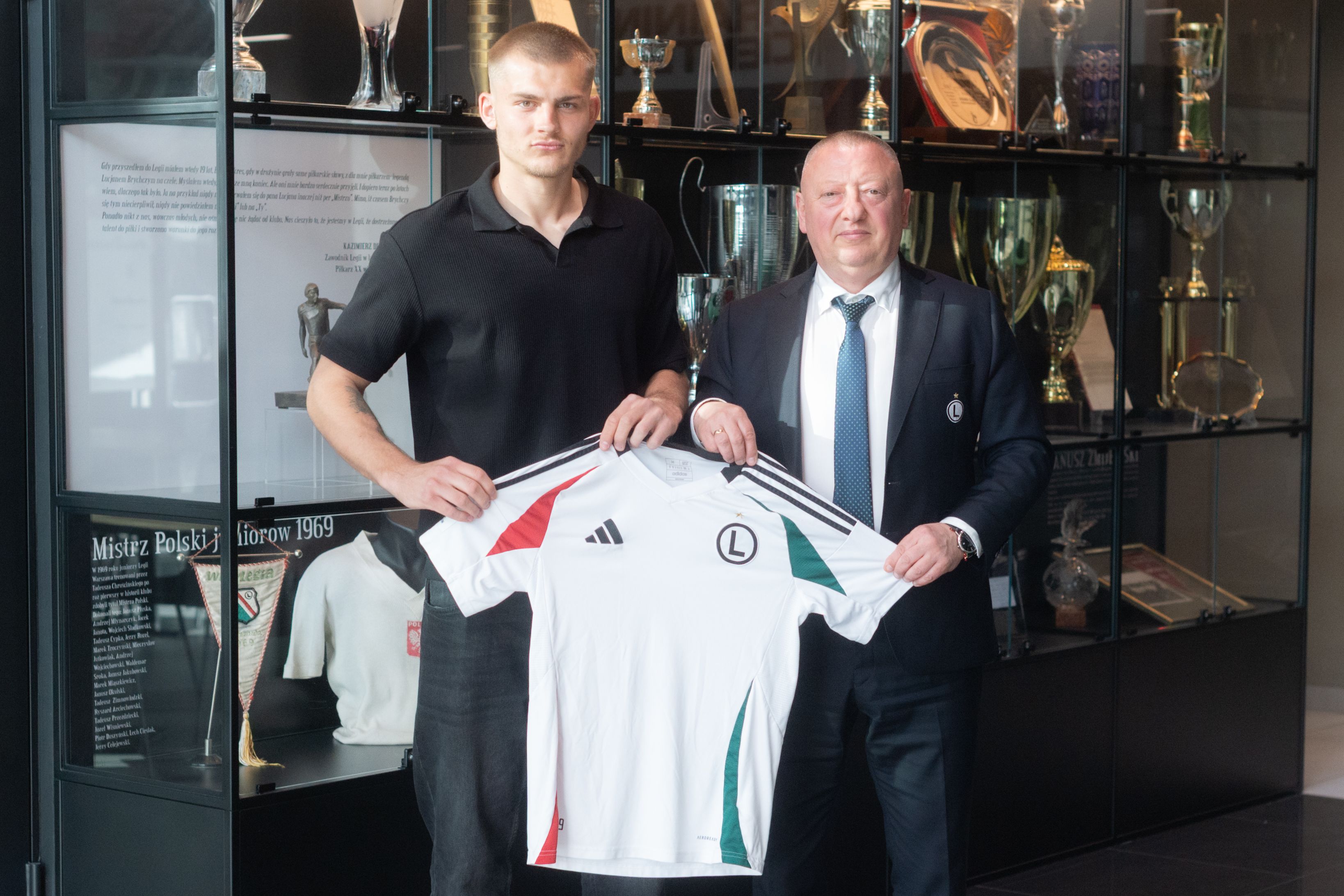 Bartosz Dembek na dłużej w Legii!