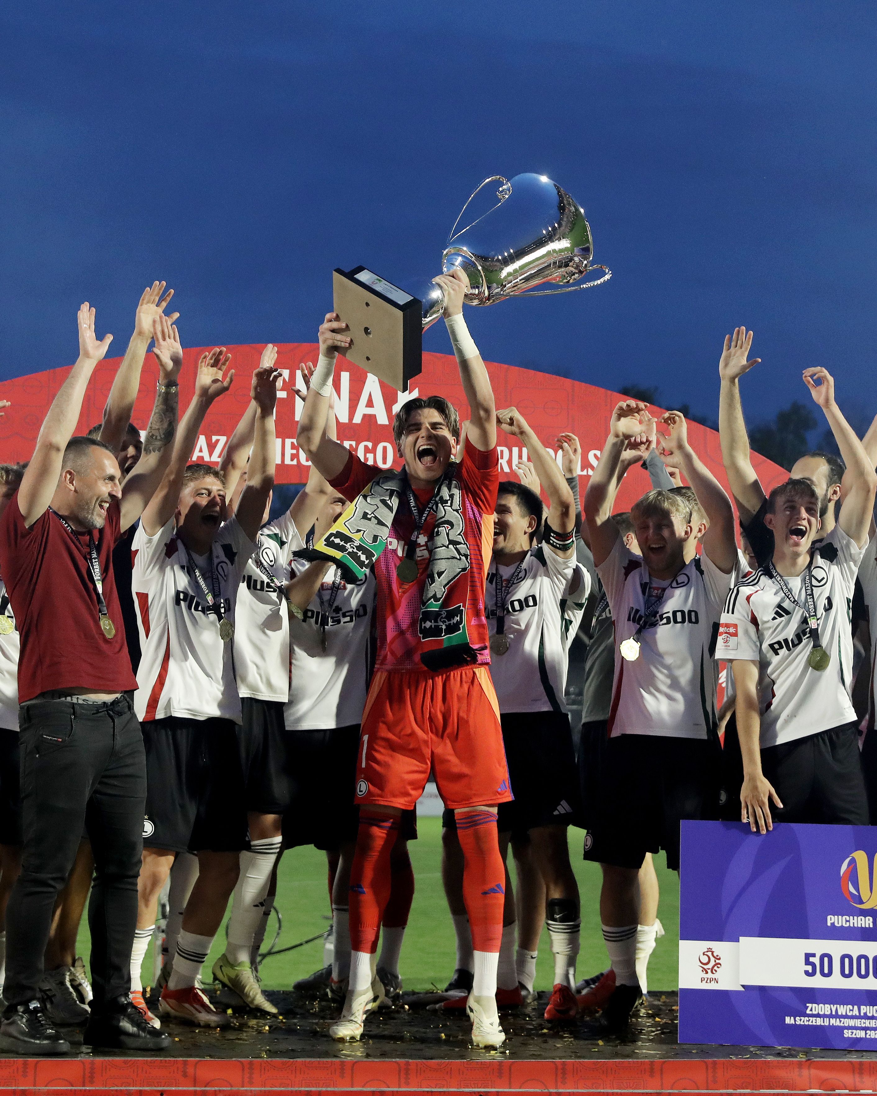 Rezerwy: LEGIONIŚCI ZDOBYWCĄ MAZOWIECKIEGO PUCHARU POLSKI! KS CK Troszyn - Legia II Warszawa 1:3