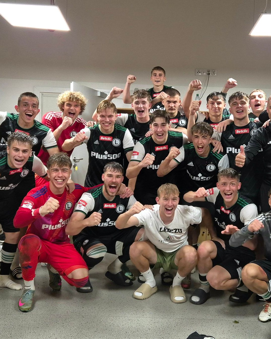 Rezerwy: Zwycięskie zakończenie sezonu. 11 czerwca pierwszy baraż o awans do II ligi