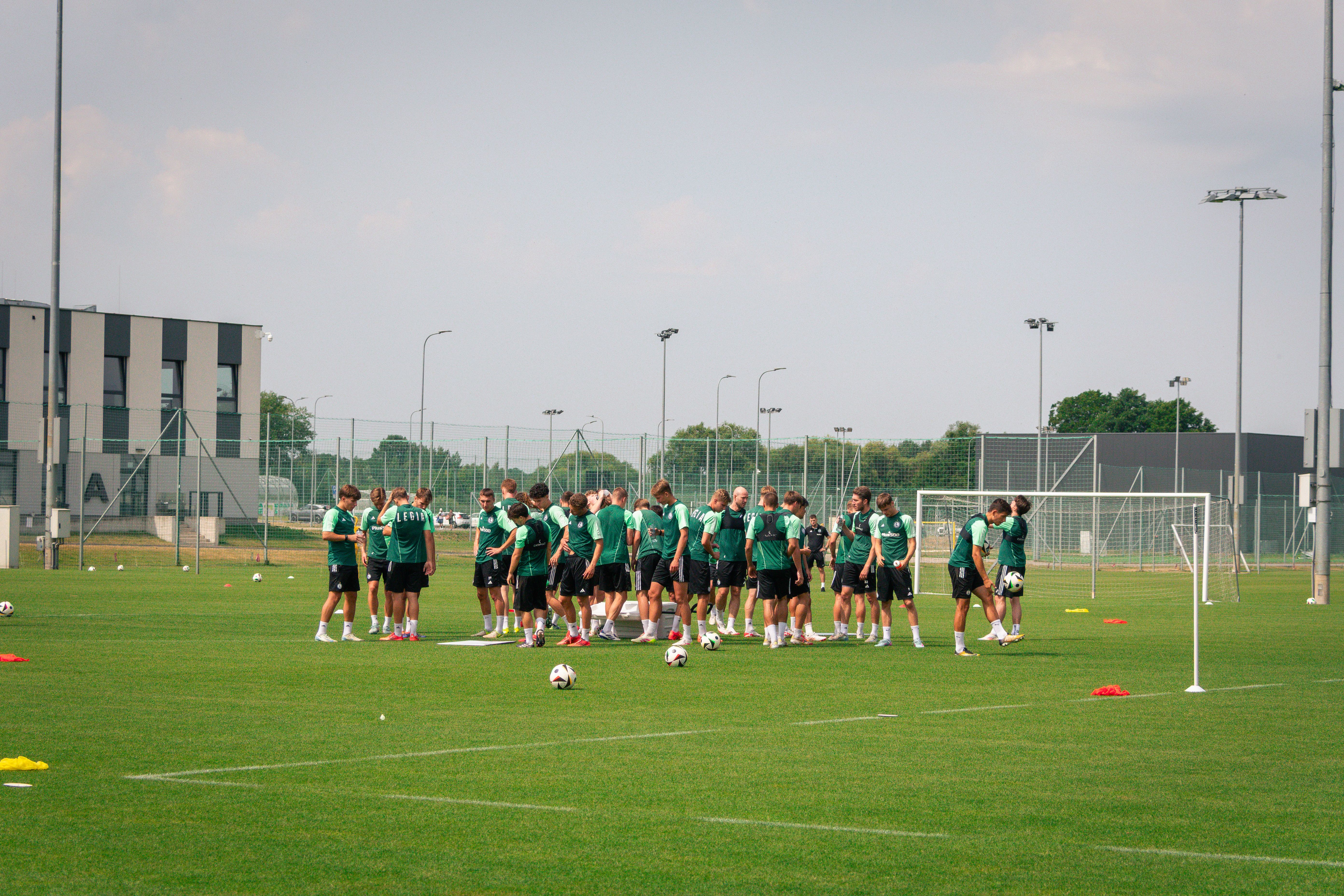 Początek sezonu 2025/26 drużyny rezerw. Legia II na testach i pierwszym treningu