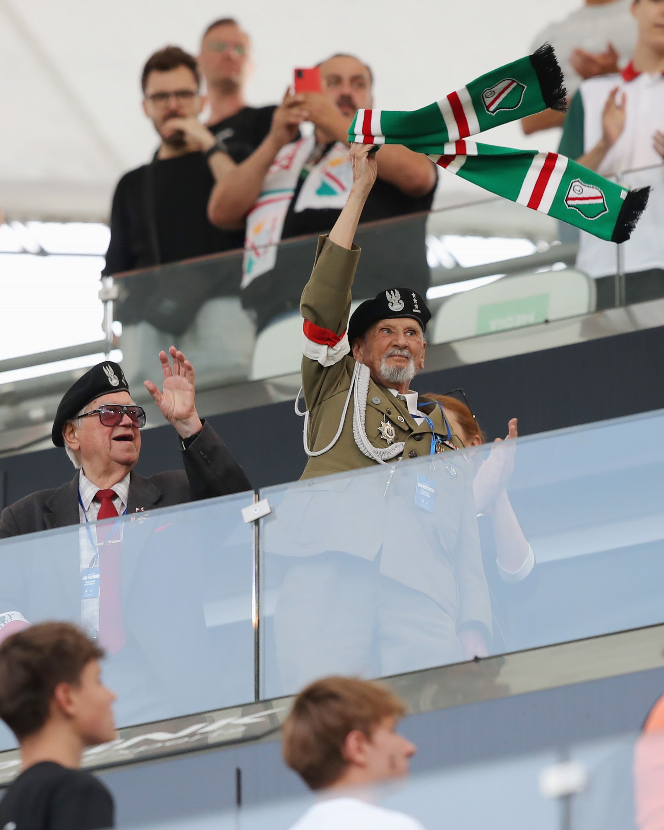 Powstańcy Warszawscy na meczu Legii z Arką. Cześć i Chwała Bohaterom!