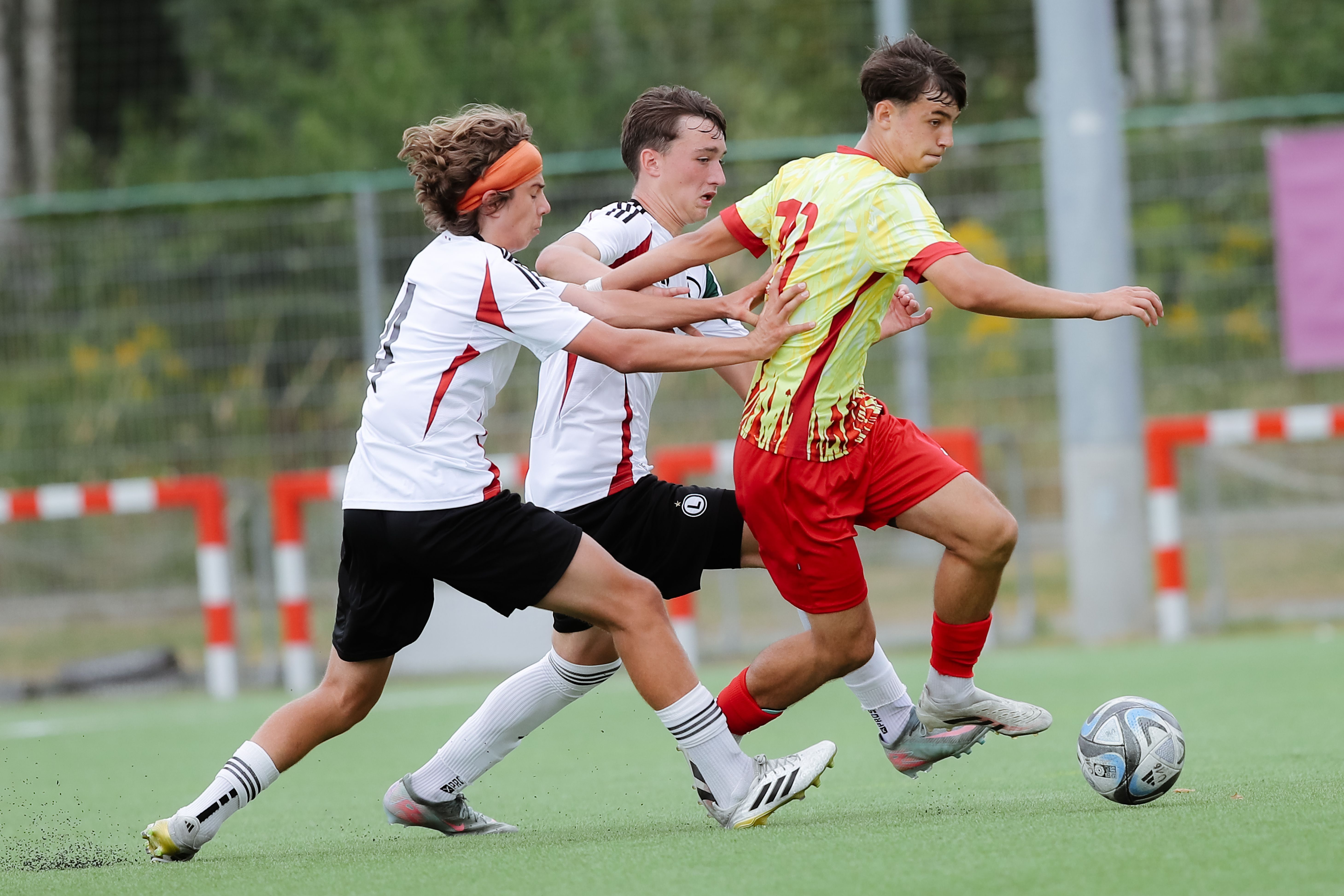 U16: Cenne wyjazdowe trzy punkty. Znicz Pruszków U17 - Legia 1:4