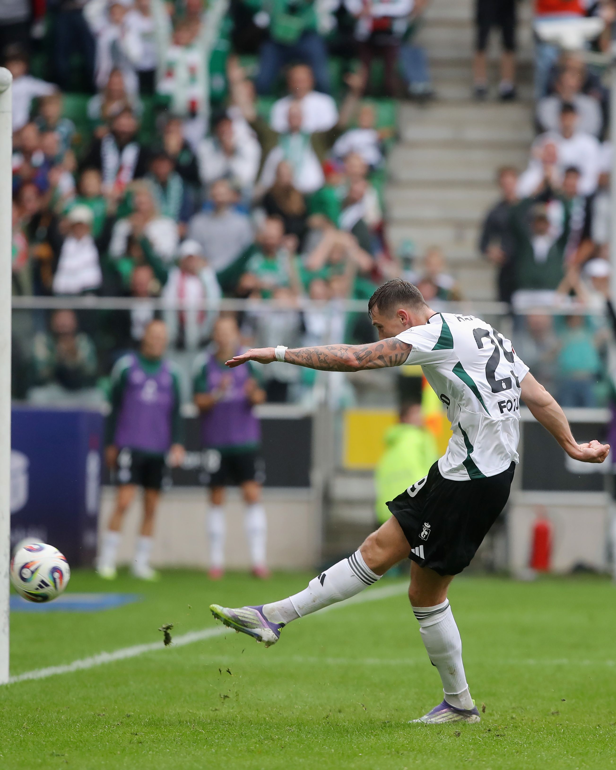 Skrót i gole z meczu Legia Warszawa - Radomiak Radom (4:1). Cztery gole i cztery debiuty legionistów [WIDEO]