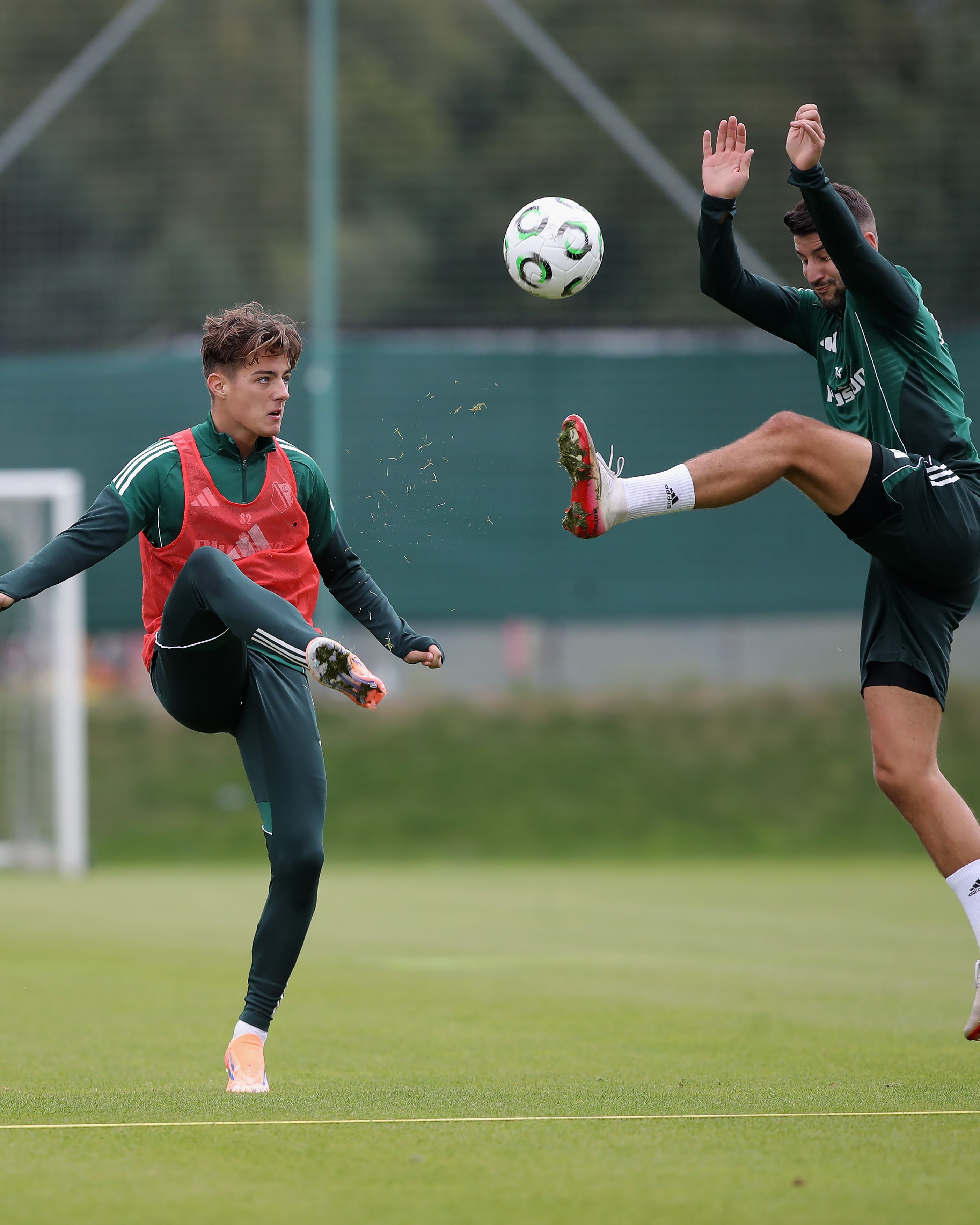 Poniedziałkowy trening i regeneracja w Książenicach. Liga Konferencji UEFA coraz bliżej [ZDJĘCIA]