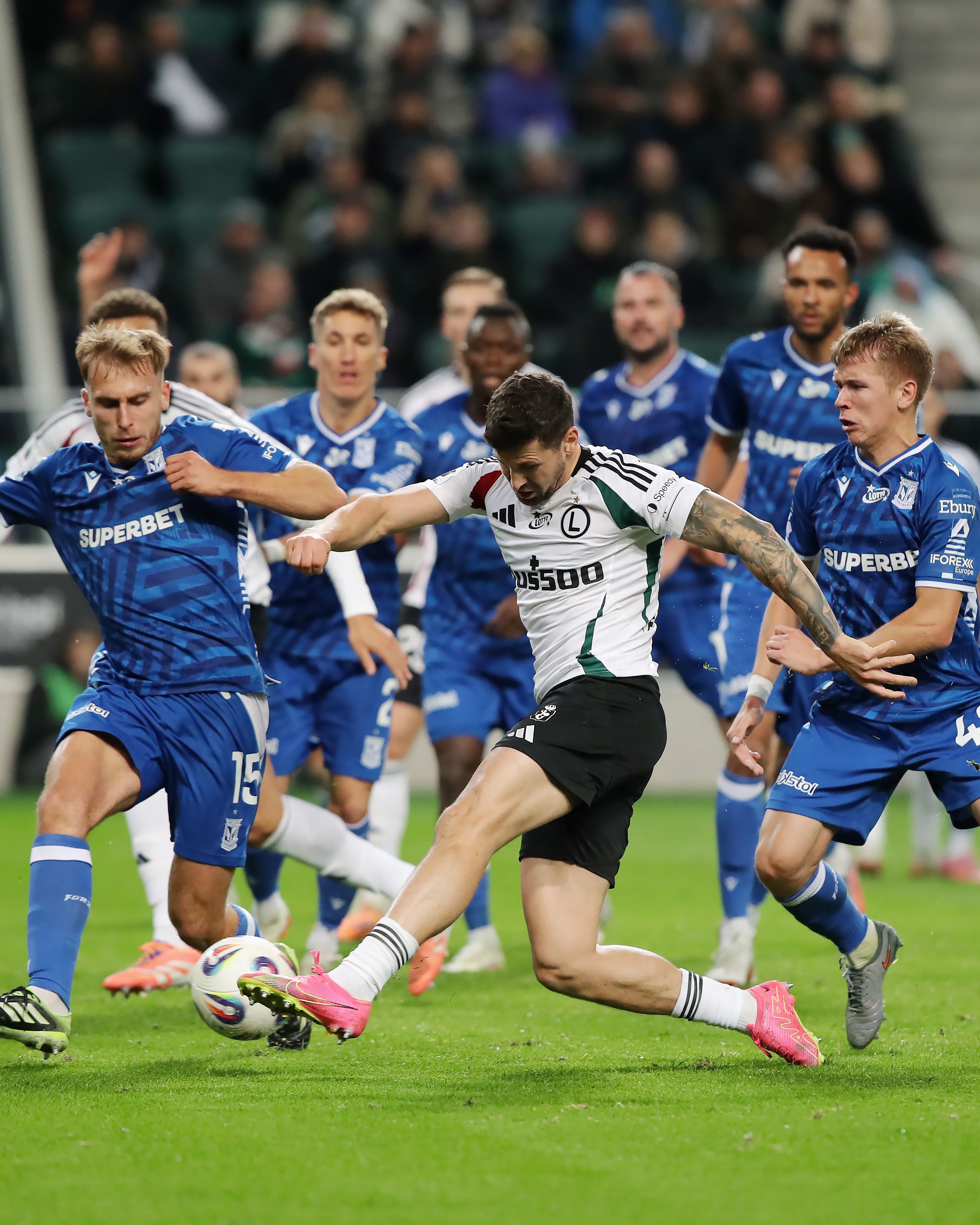 Skrót meczu Legia Warszawa - Lech Poznań (0:0). Tylko remis przy Łazienkowskiej [WIDEO]