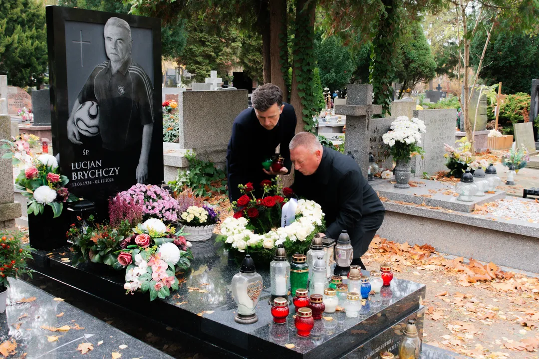 Dzień Wszystkich Świętych. Delegacja klubu upamiętniła zasłużonych Legionistów