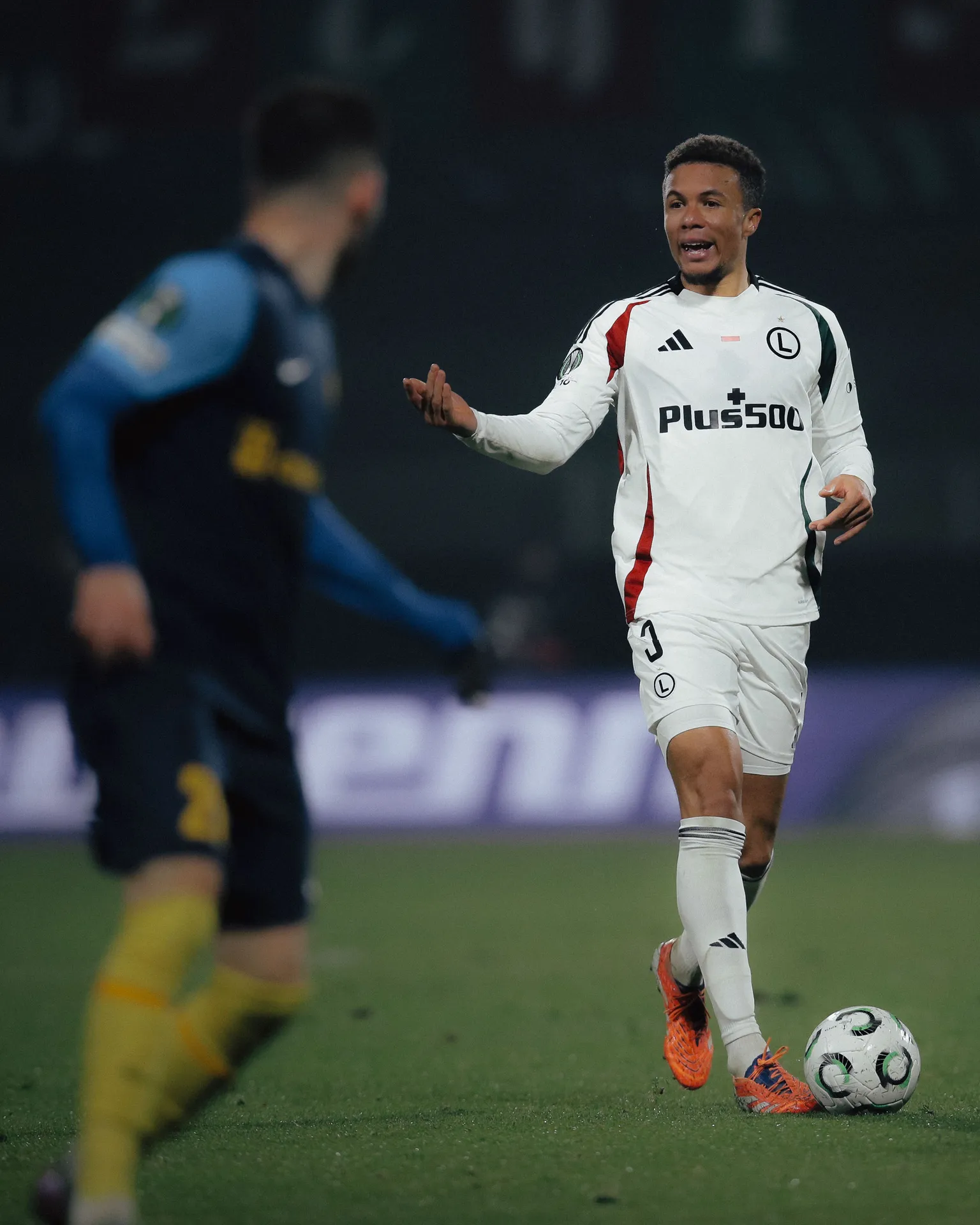 Mecz nr 100 Steva Kapuadiego, gol nr 1 Kacpra Urbańskiego w Legii