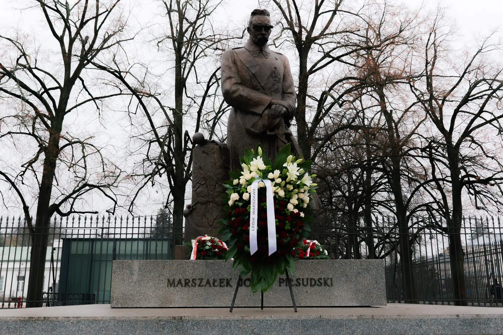 Delegacja klubu złożyła wieniec przy Pomniku Piłsudskiego