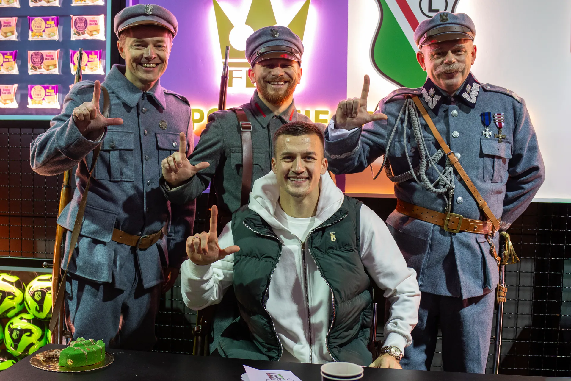 WOJSKOWI PRZY ŁAZIENKOWSKIEJ! Wyjątkowe atrakcje w R-GOL.COM LEGIA PARKU i Sektorze Rodzinnym Flis podczas meczu Legii z Bruk-Betem Termaliką [ZDJĘCIA]