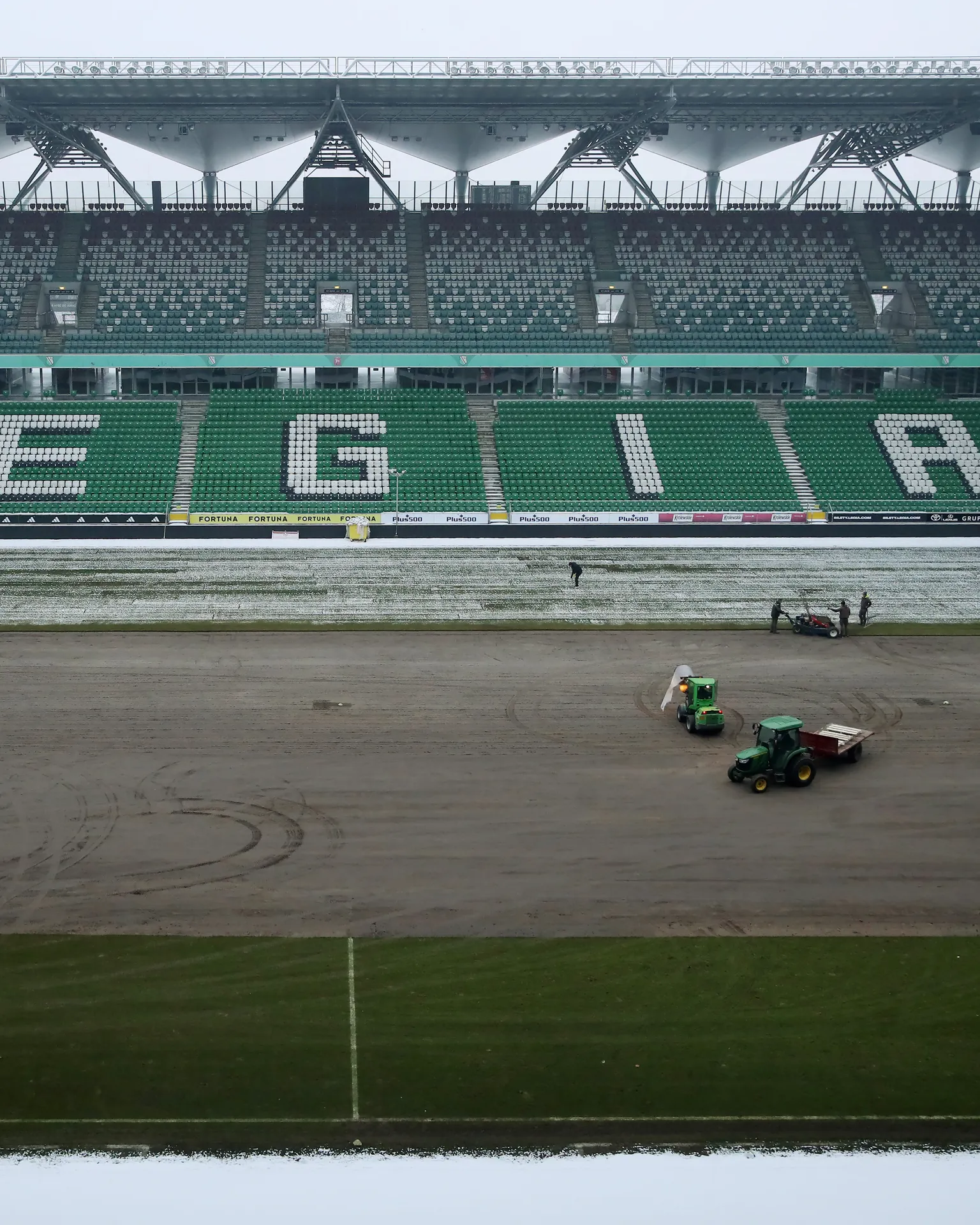 Wymiana murawy na Stadionie Legii
