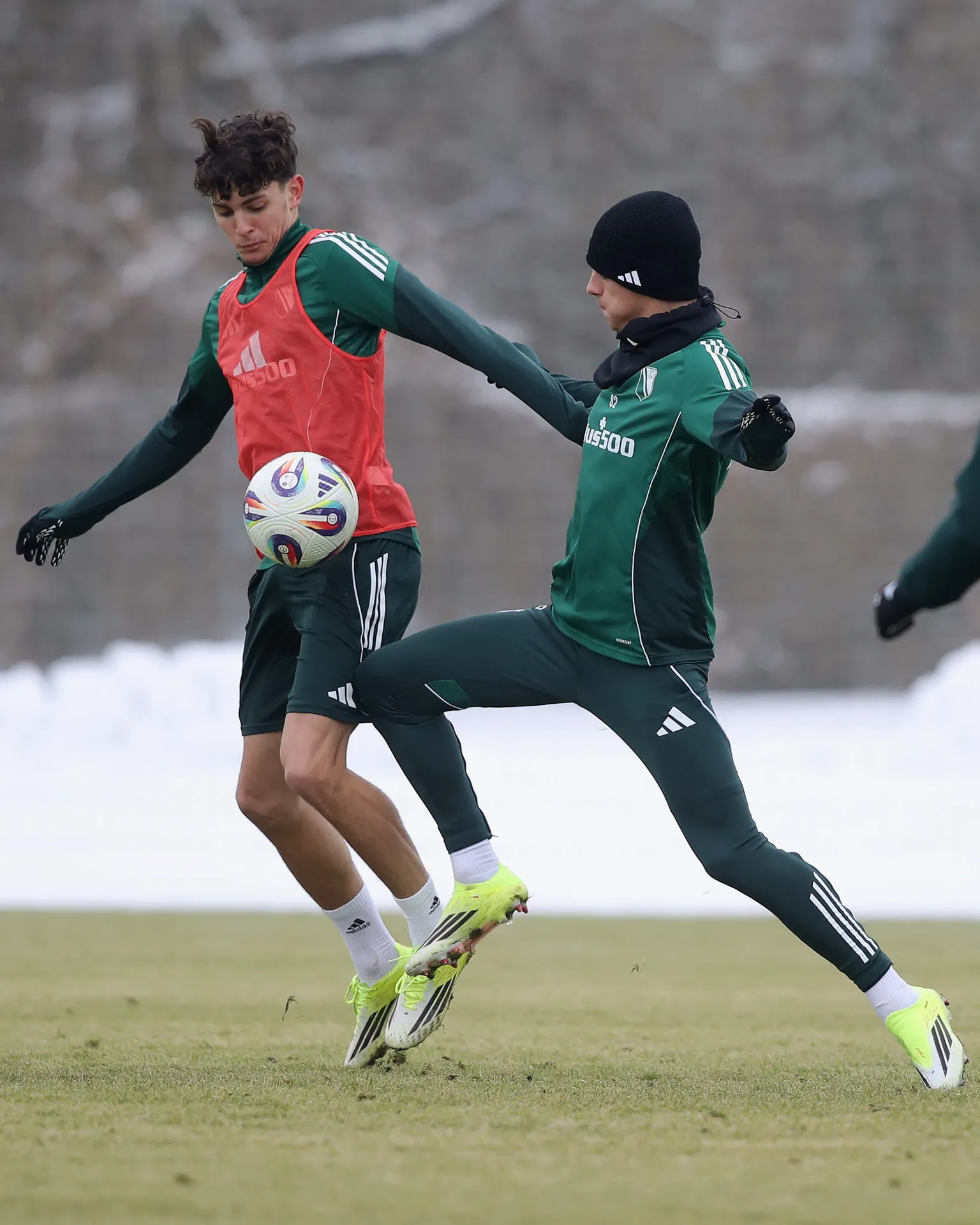 Taktyka, wykończenie akcji i stałe fragmenty w Książenicach. Niedzielna inauguracja wiosny coraz bliżej [ZDJĘCIA]