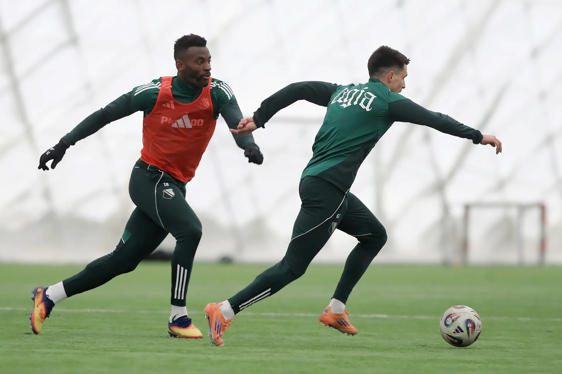 Manewry Wojskowych w hali pneumatycznej LTC. Nsame wrócił do treningów z drużyną [ZDJĘCIA]