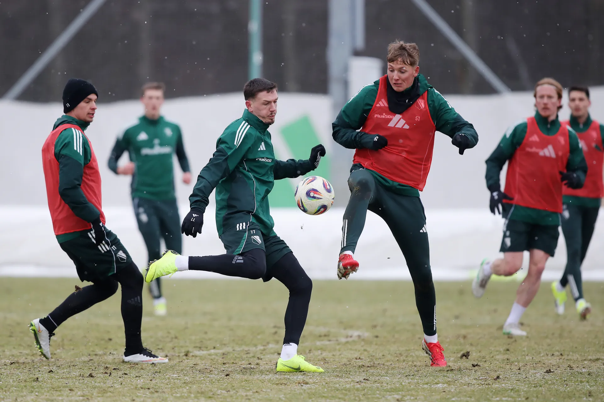 Mroźny wtorkowy trening w LTC. Budowanie i wykańczanie akcji oraz stałe fragmenty w Książenicach [ZDJĘCIA]