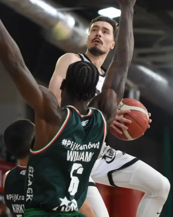 Koszykówka: Wrocławianie lepsi od Zielonych Kanonierów po dogrywce. Legia Warszawa - WKS Śląsk Wrocław 99:104