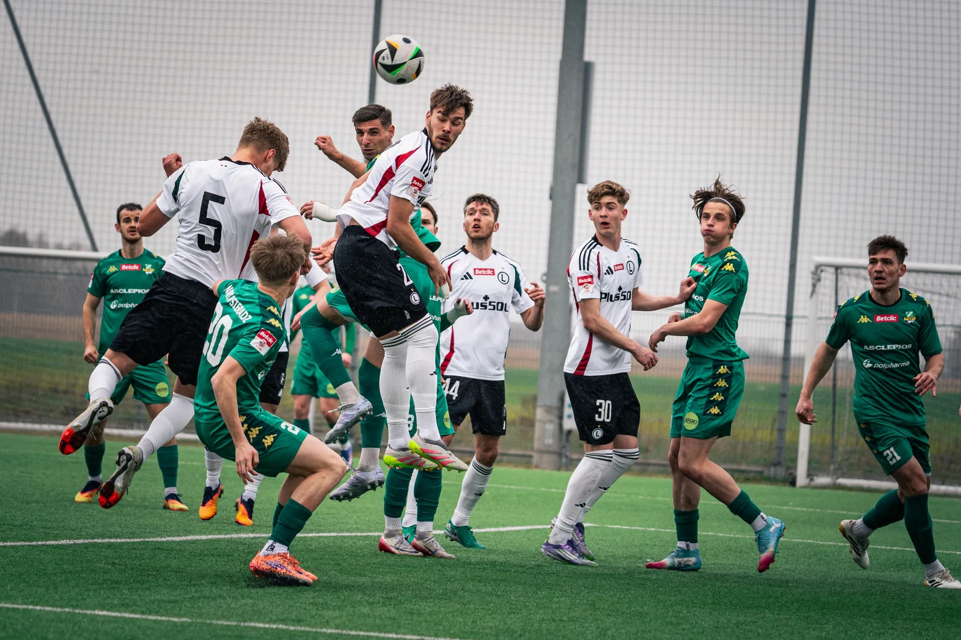 Remis z wiceliderem. Legia II Warszawa - Warta Sieradz 1:1 