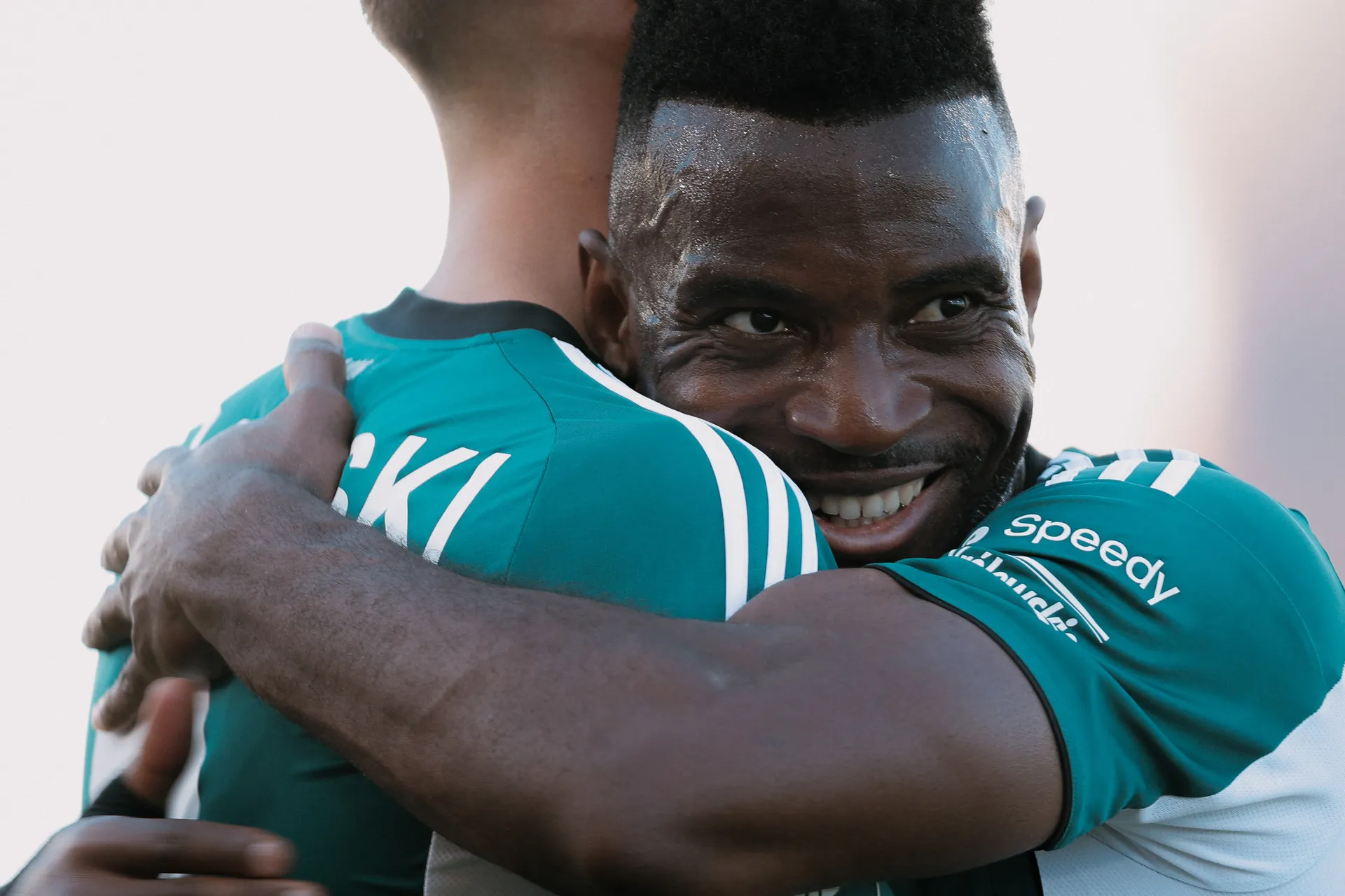 Skrót i gol z meczu Bruk-Bet Termalica Nieciecza - Legia Warszawa (0:1). Złota głowa Adamsa, złote ręce Otto [WIDEO]