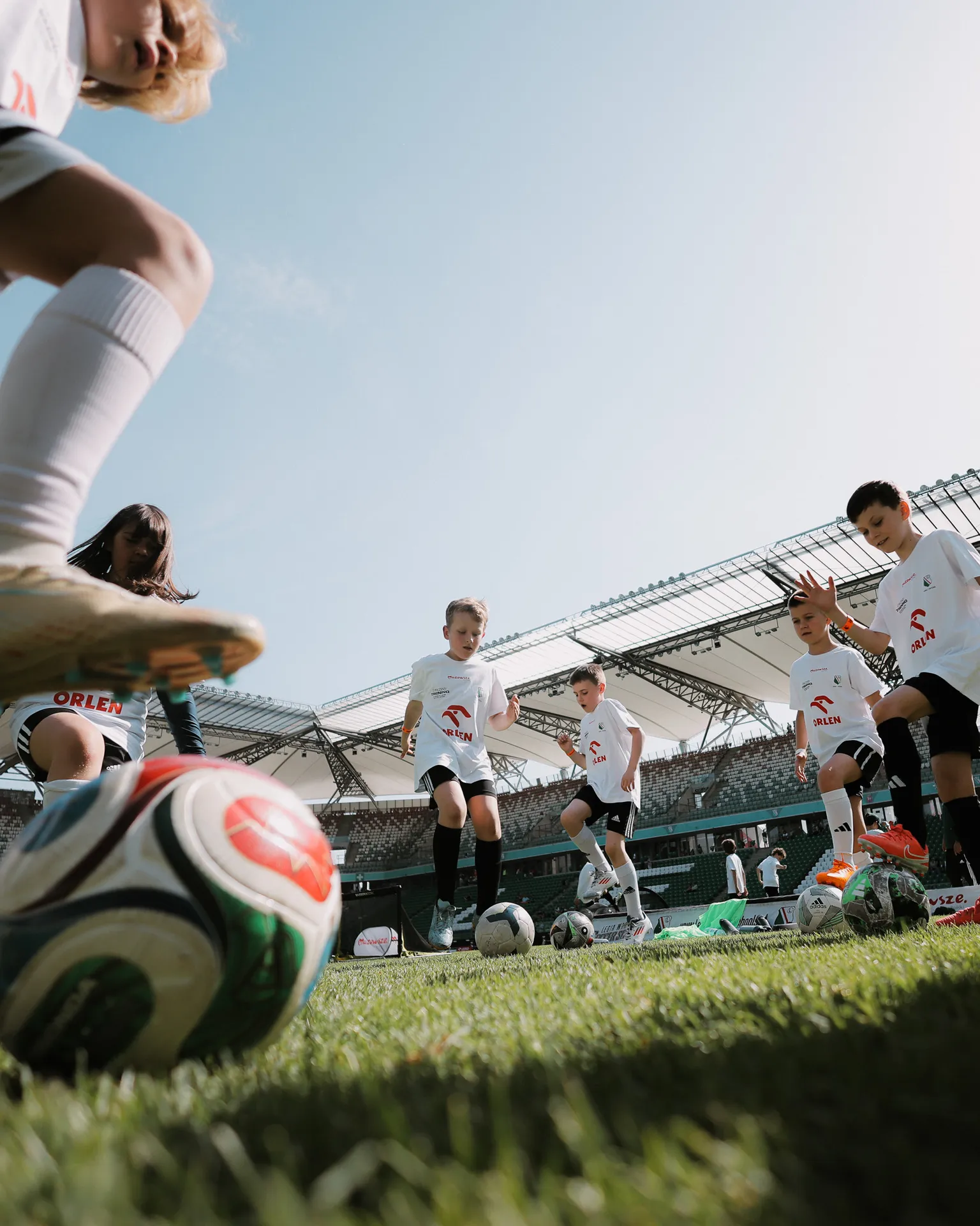 Uroczysty Trening 2026 za nami. Prawie 3000 zawodników na murawie Stadionu Legii!