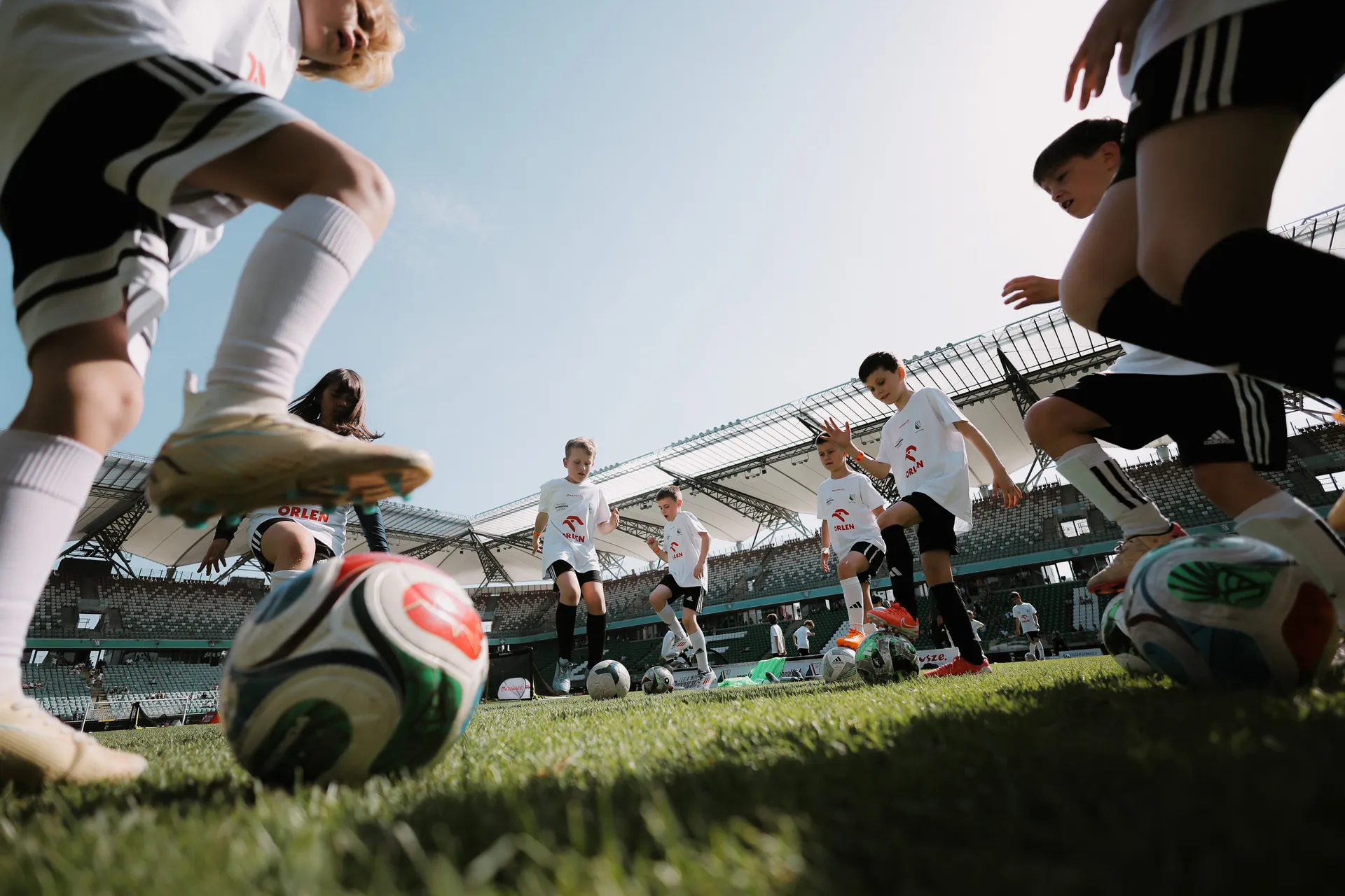 Uroczysty Trening 2026 za nami. Prawie 3000 zawodników na murawie Stadionu Legii!