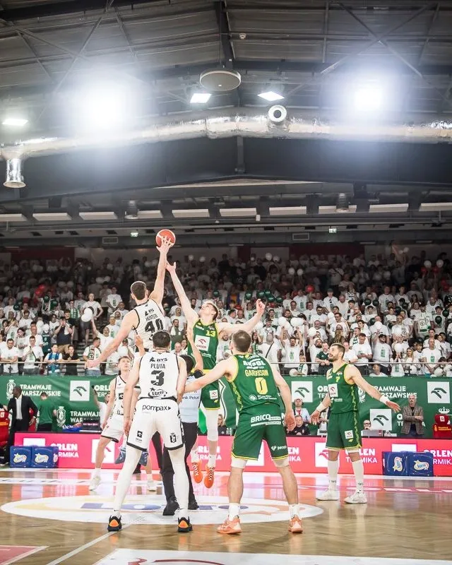 Koszykówka: Minimalna porażka Zielonych Kanonierów w 1. meczu finałowym. Legia - Zastal 74:77