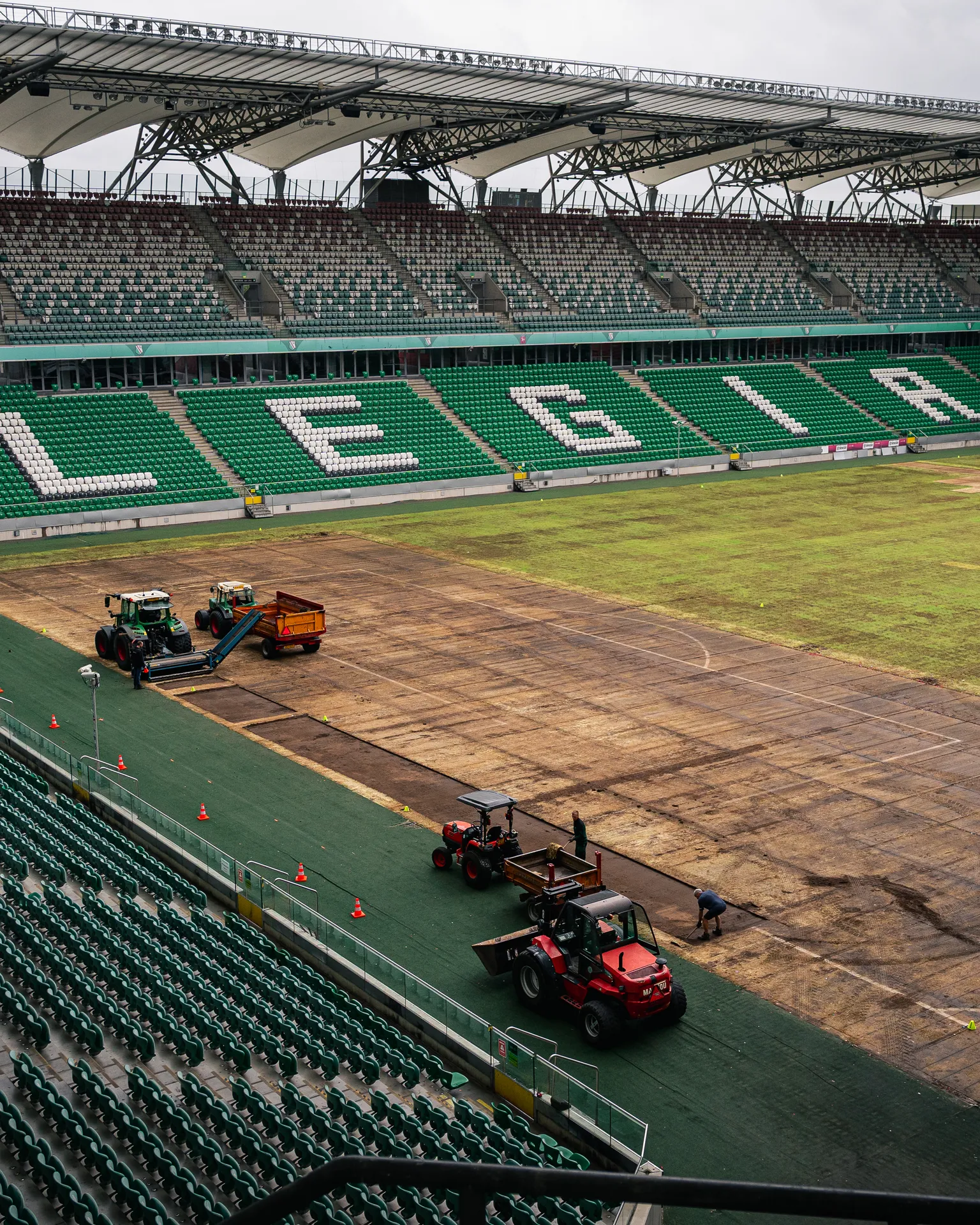 Trwa wymiana murawy na Stadionie Legii