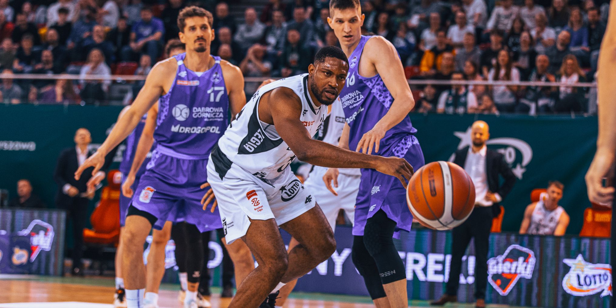 Koszykówka: Ważne zwycięstwo Zielonych Kanonierów w kontekście fazy play-off. Legia - MKS Dąbrowa Górnicza 93:86