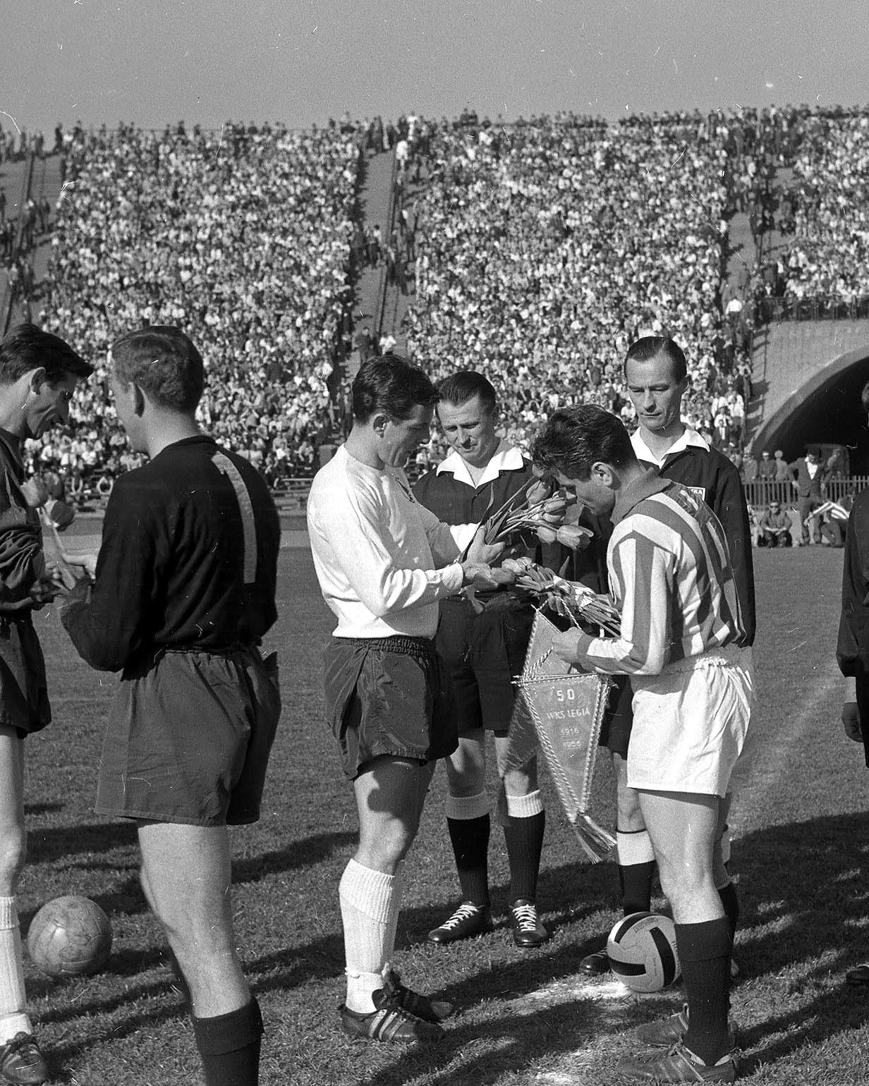 Historia: Legia Warszawa – Tottenham Londyn (2:0) sprzed 59 lat, czyli jak Wojskowi ustrzelili Koguty [WIDEO]