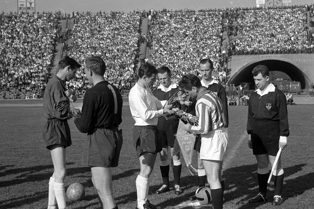 Historia: Legia Warszawa – Tottenham Londyn (2:0) sprzed 60 lat, czyli jak Wojskowi ustrzelili Koguty [WIDEO]