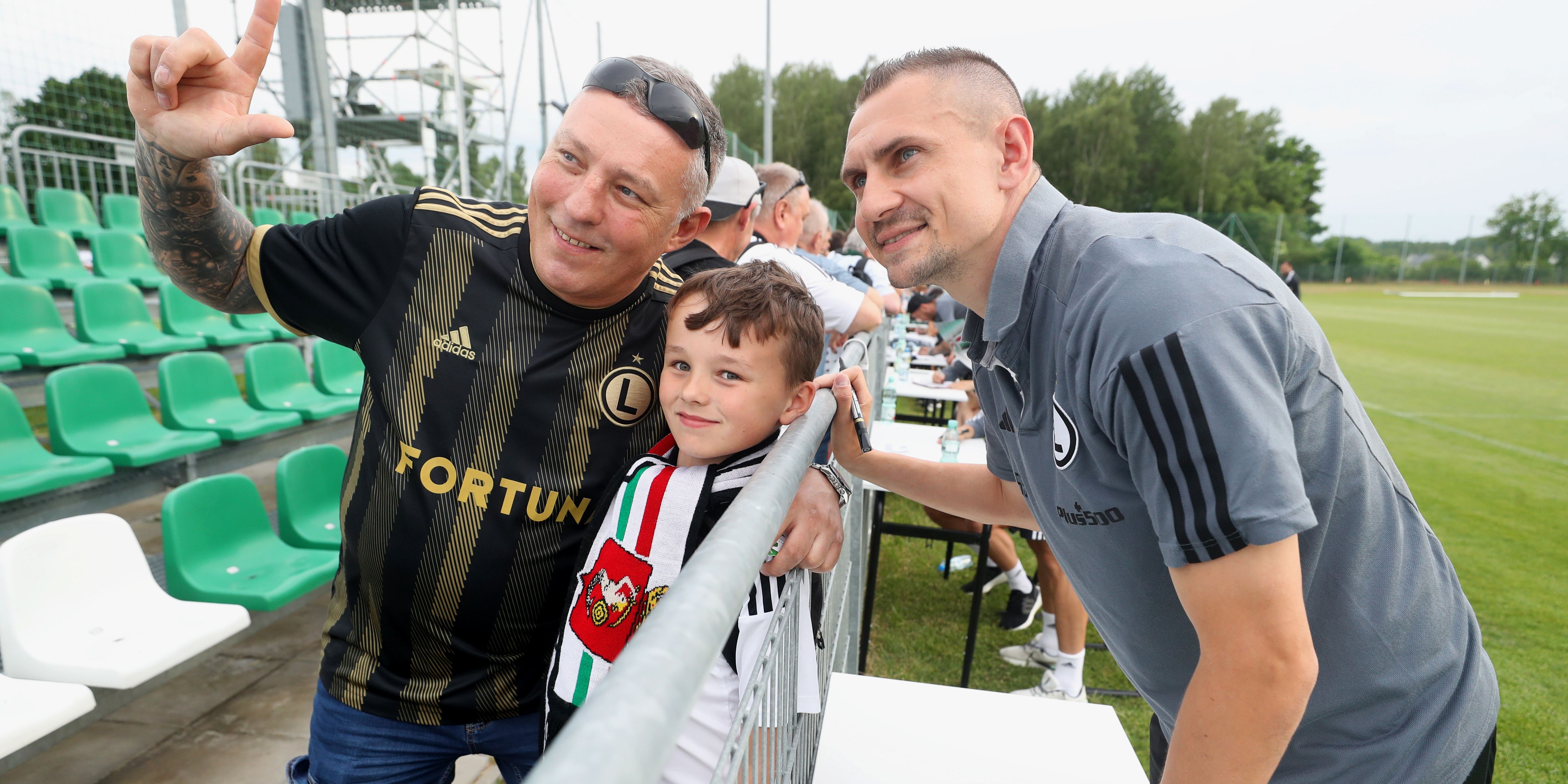 Autografom i zdjęciom nie było końca! Spotkanie z Karnetowiczami w Legia Training Center [ZDJĘCIA]