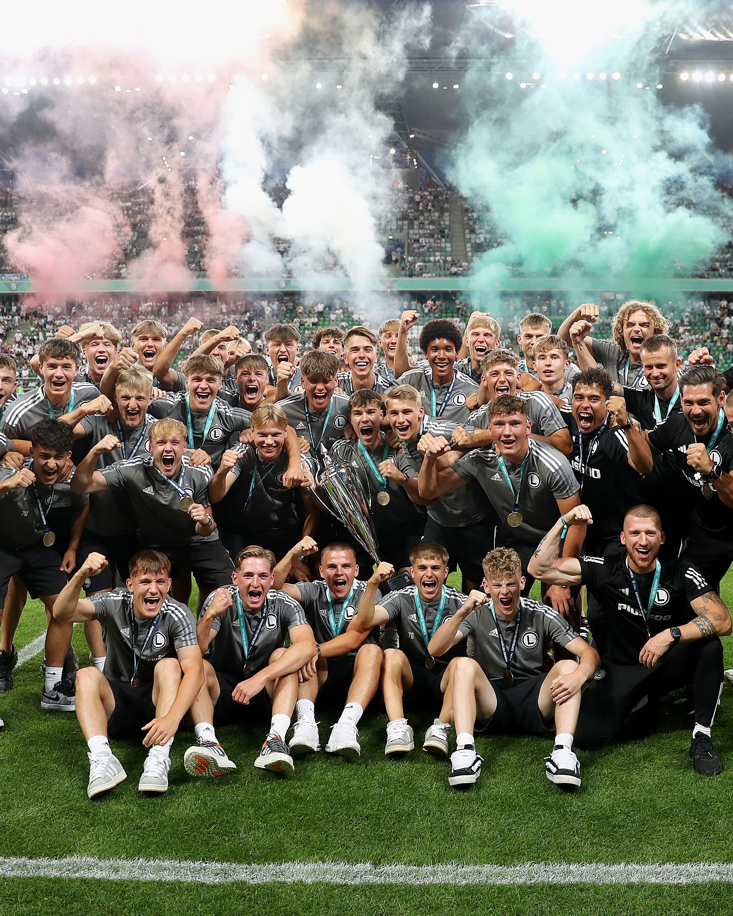 Mistrzowie Polski U19 nagrodzeni w przerwie meczu z Zagłębiem [ZDJĘCIA]