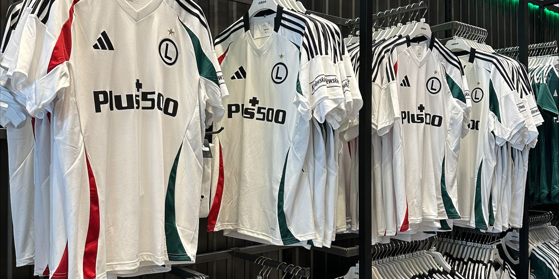 Legia i Fortuna kontynuują świętowanie dziesięciolecia współpracy. Rabat na zakup nowej koszulki meczowej czeka na kibiców