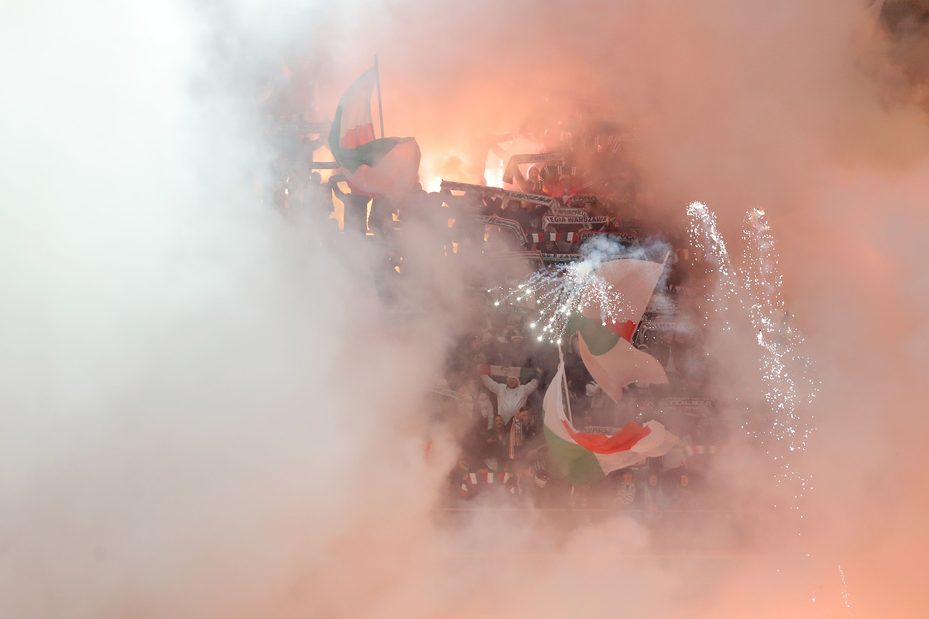 PEŁNY STADION PO PRZERWIE ZIMOWEJ! ROZGRZEJMY WARSZAWĘ! Sprzedaż biletów na mecz Legia Warszawa - Korona Kielce. #ChodźNaLegię!